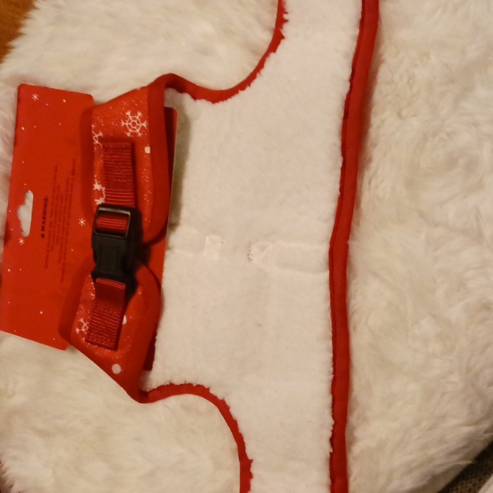 Red Snowflake Pet Harness. NWT - Picture 5 of 10